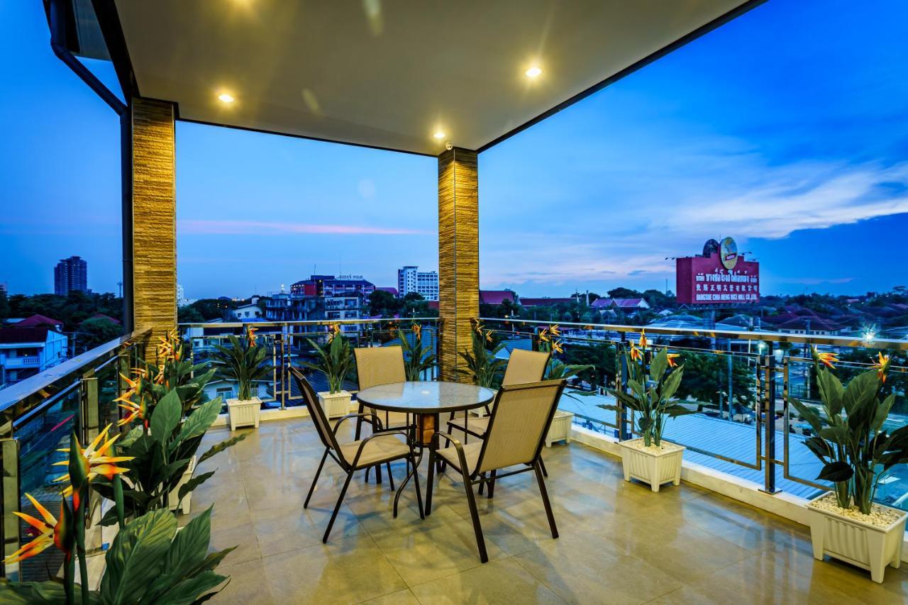 Lux Boutique Hotel Нонтхабури Экстерьер фото